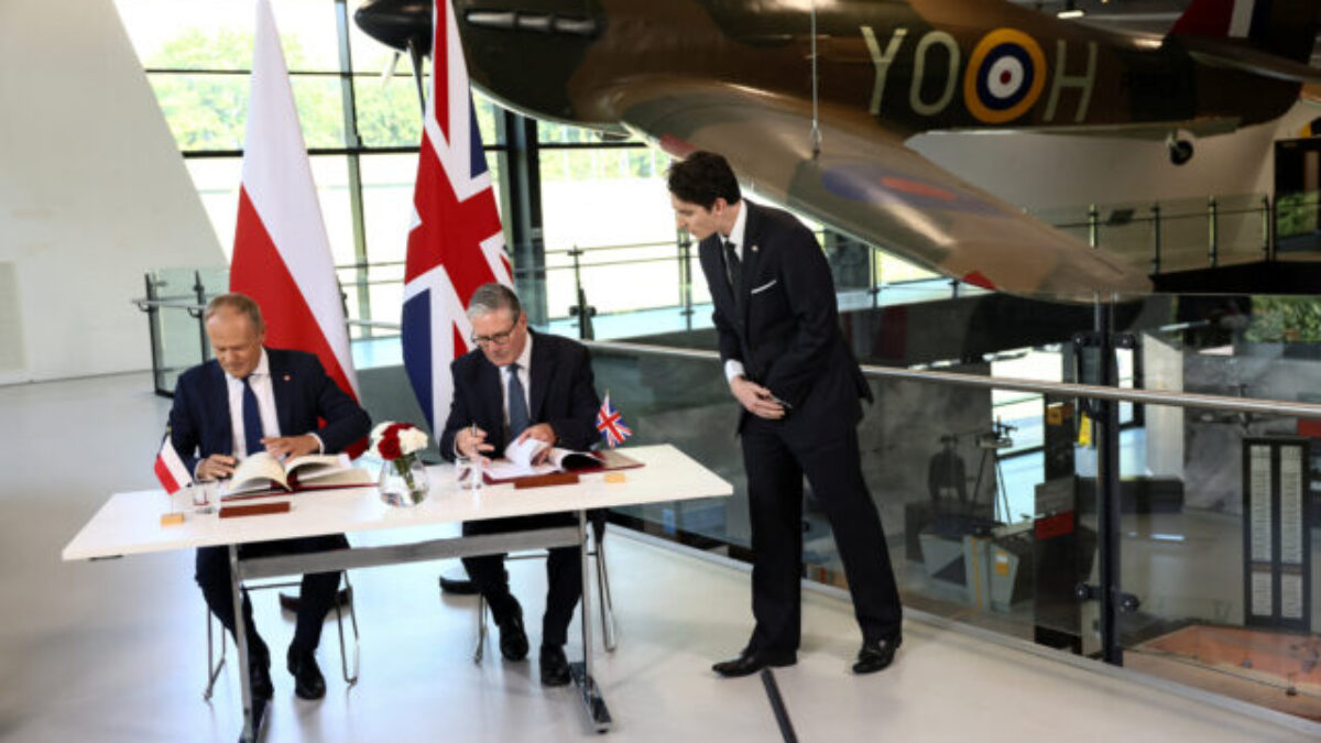 Británia a Poľsko podpísali obranný pakt proti rastúcej ruskej hrozbe
