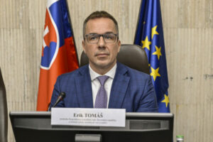 Tomášovo ministerstvo po kritike liberálov prízvukovalo, že opatreniami chce zab...