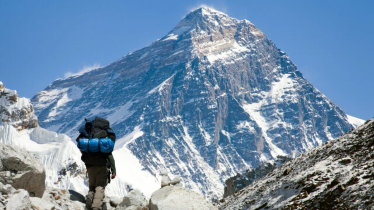 Američan prekonal rýchlostný rekord výstupu na Mount Everest