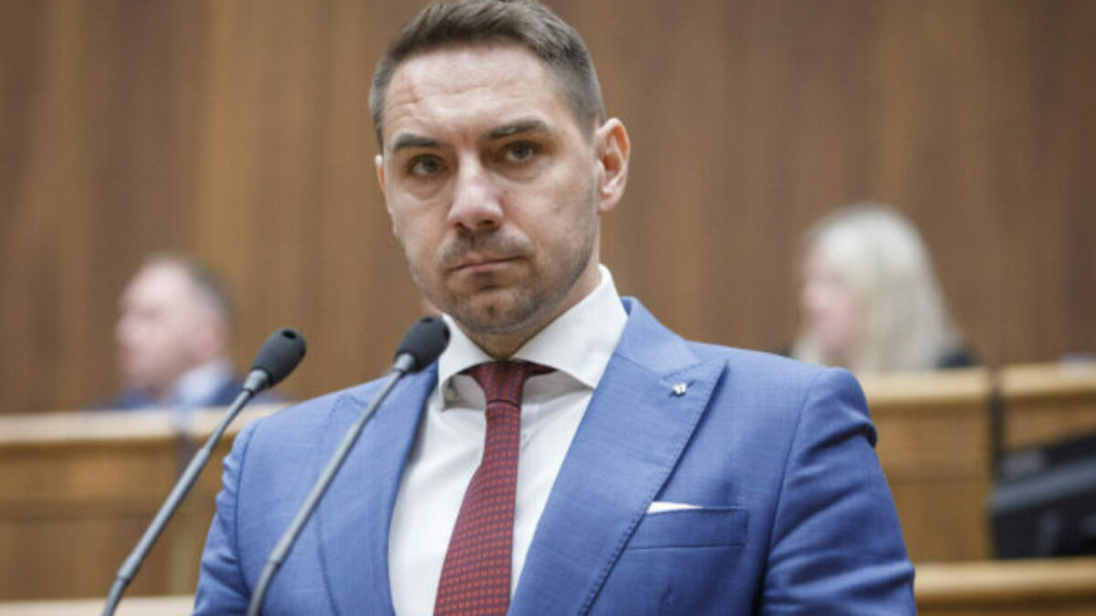 Gyimesi reaguje na Gubíka a jeho spoluprácu s PS: Zakomplexovaný samček, ktorý po prehre Orbána skočil do náručia progresívcov