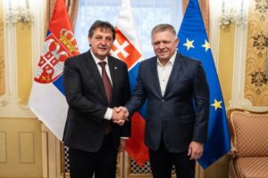 Fico prijal srbského ministra obrany, rokovali o migrácii a stabilite západného ...