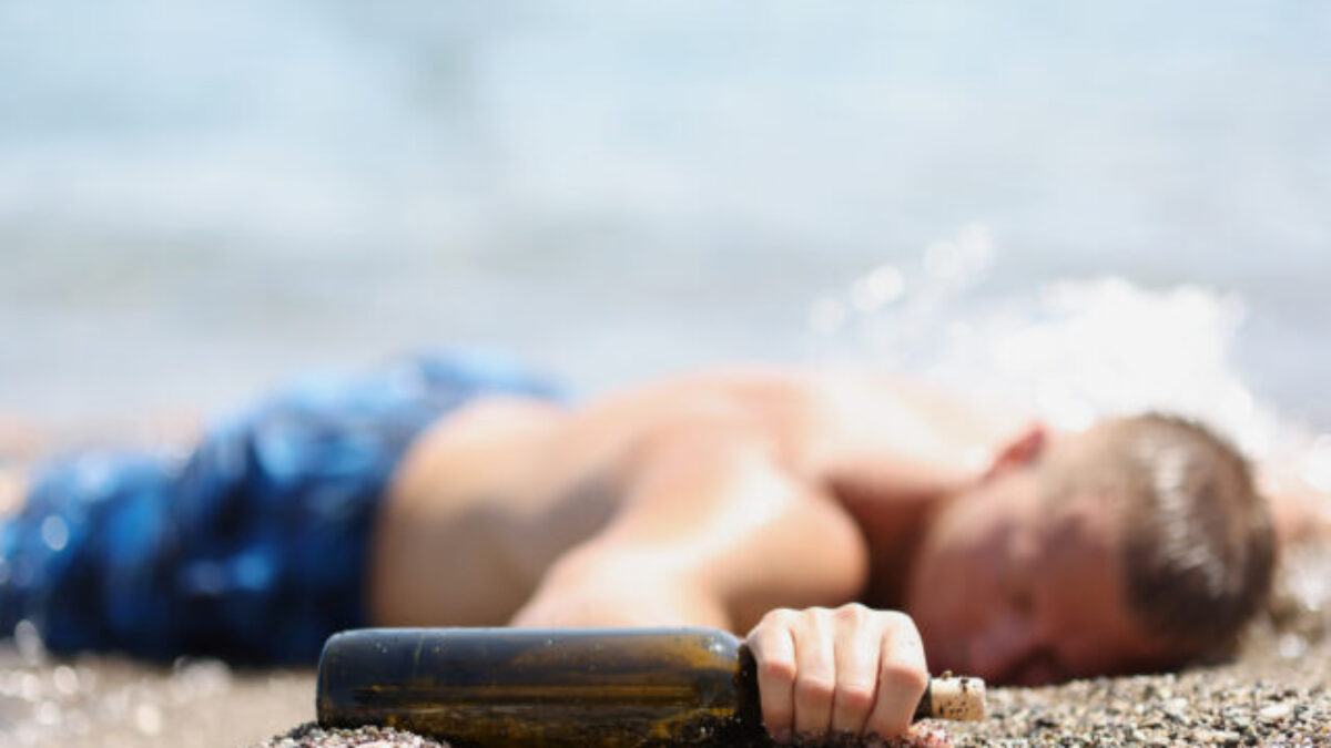 Chorvátsko bojuje proti opitým turistom. Nová legislatíva umožní zákaz nočného predaja alkoholu