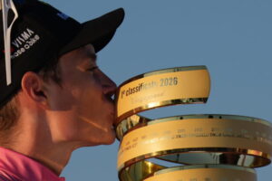 Vingegaard ovládol Giro a skompletizoval zbierku víťazstiev na Grand Tours. Ako ...