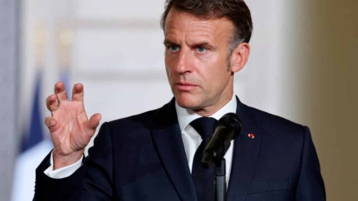 Macron oceňuje Trumpovu snahu o „rýchle dosiahnutie“ prímeria s Iránom a povzbudil ho v ďalšom úsilí