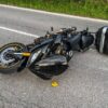 Po páde motorky na ceste pri Margecanoch skončila spolujazdkyňa s vážnymi zranen...