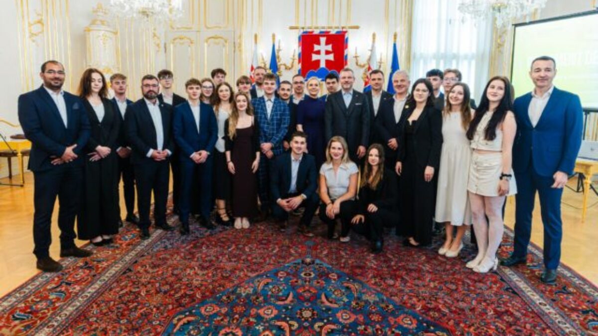 V Prezidentskom paláci sa konala historicky prvá diskusia prezidenta, ministrov a mladých o vízii Slovenska