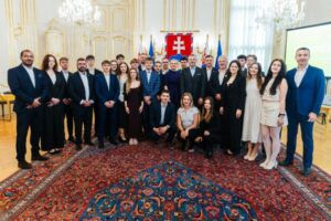 V Prezidentskom paláci sa konala historicky prvá diskusia prezidenta, ministrov ...
