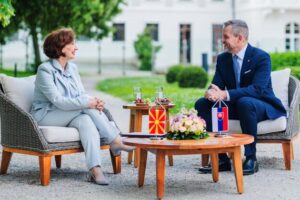 Pellegrini prijal prezidentku Severného Macedónska, rokovali o rozširovaní EÚ aj...