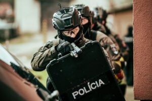 Parlament schválil zmeny v sociálnom zabezpečení vojakov a policajtov, odstránia...