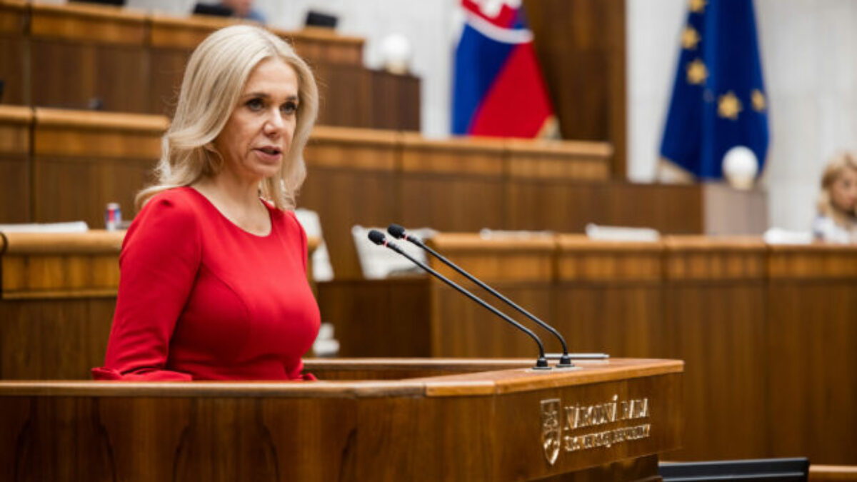 Na Slovensko vrhajú ďalší tieň aj negatívne tvrdenia zo zahraničia. Stala sa Saková výrazným Putinovým spojencom?