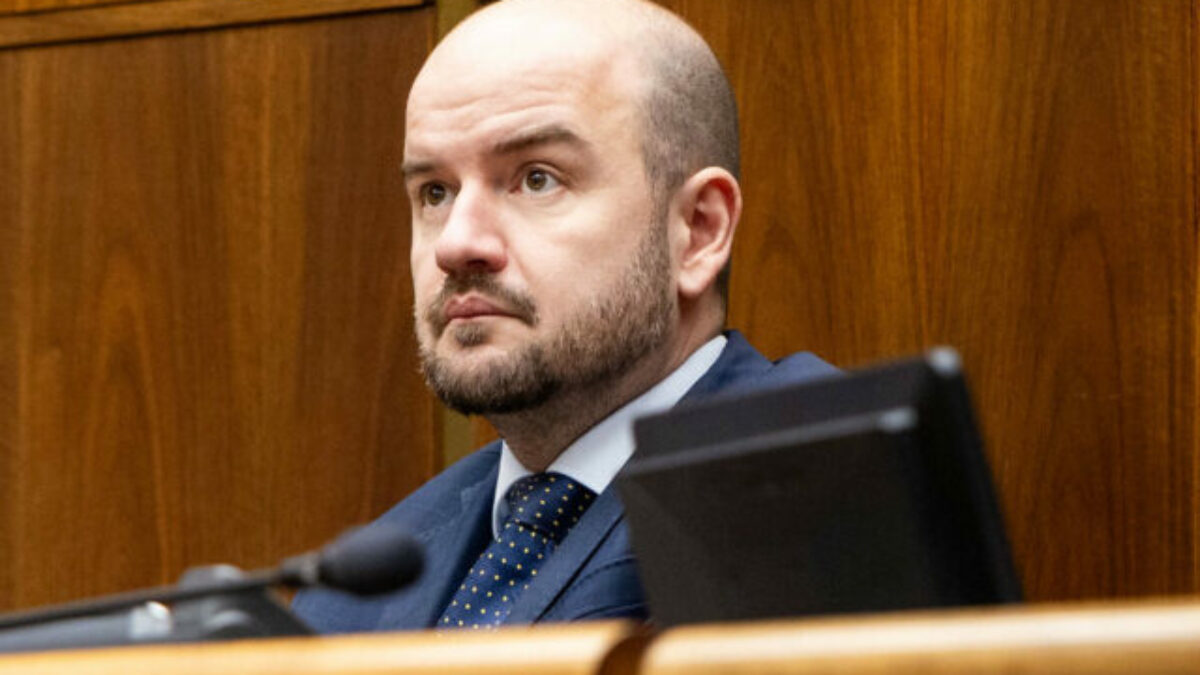 Môže sa Dubéci začať báť o stoličku? Jakab odpovedá, či by Hnutie Slovensko podporilo jeho odvolanie z postu podpredsedu parlamentu – VIDEO