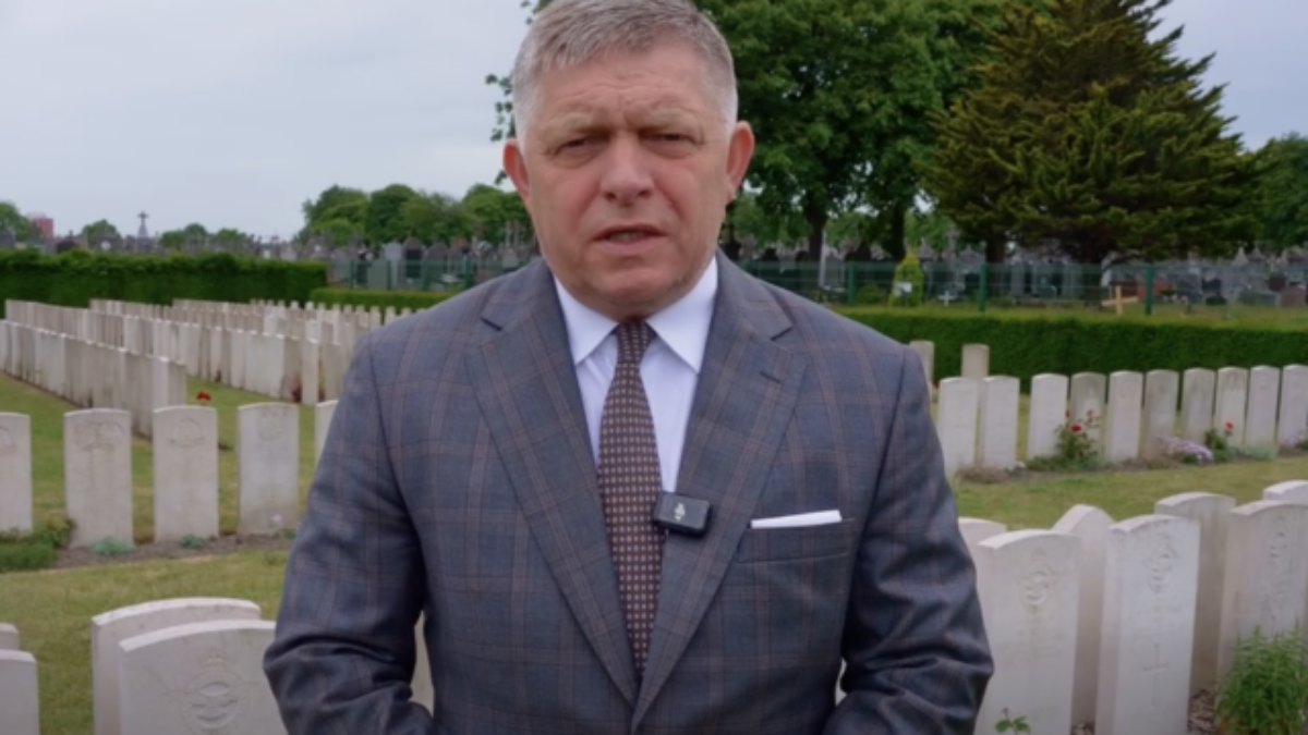 Fico si vo Francúzsku uctil československých vojakov, pripomenul aj oslobodenie Slovenska – VIDEO
