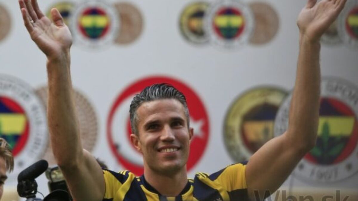 Van Persie nepokračuje na lavičke Feyenoordu Rotterdam, aj keď ho dostal do Ligy majstrov