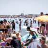 Top foto dňa (28. jún 2026): Extrémne horúčavy, ruské koleso, festival študentov...