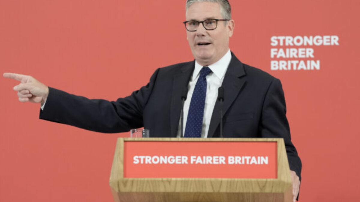 Starmer sľúbil takmer 300 miliárd libier na modernizáciu britskej armády