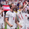 Angličania aj Belgičania tŕpli, ale otočili a postúpili. Američania ukážkovo zvl...