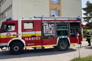 V Rimavskej Sobote vybuchol stánok s langošmi, ľudia vybehli len sekundu pred ex...